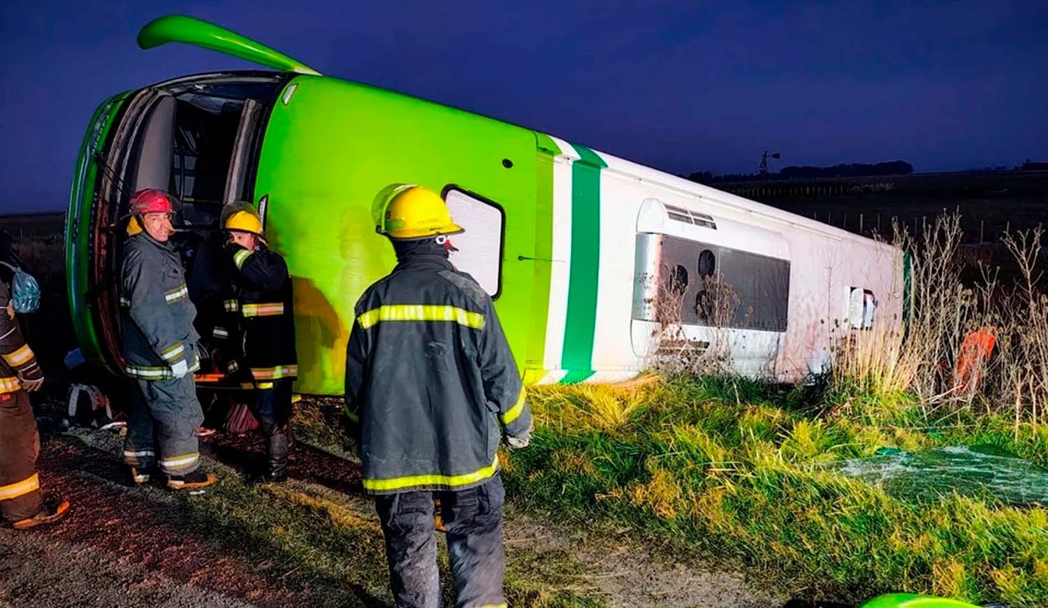 Volcó un micro que venía a La Plata: cinco muertos