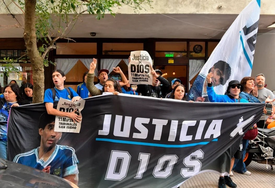  “Eran los médicos de cabecera de Maradona”: un testimonio compromete a Luque y Cosachov