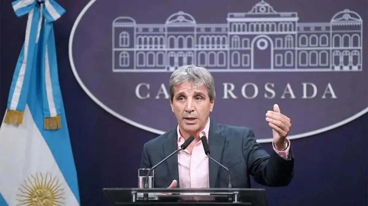 Caputo adelantó una medida para fomentar el uso de dólares no declarados