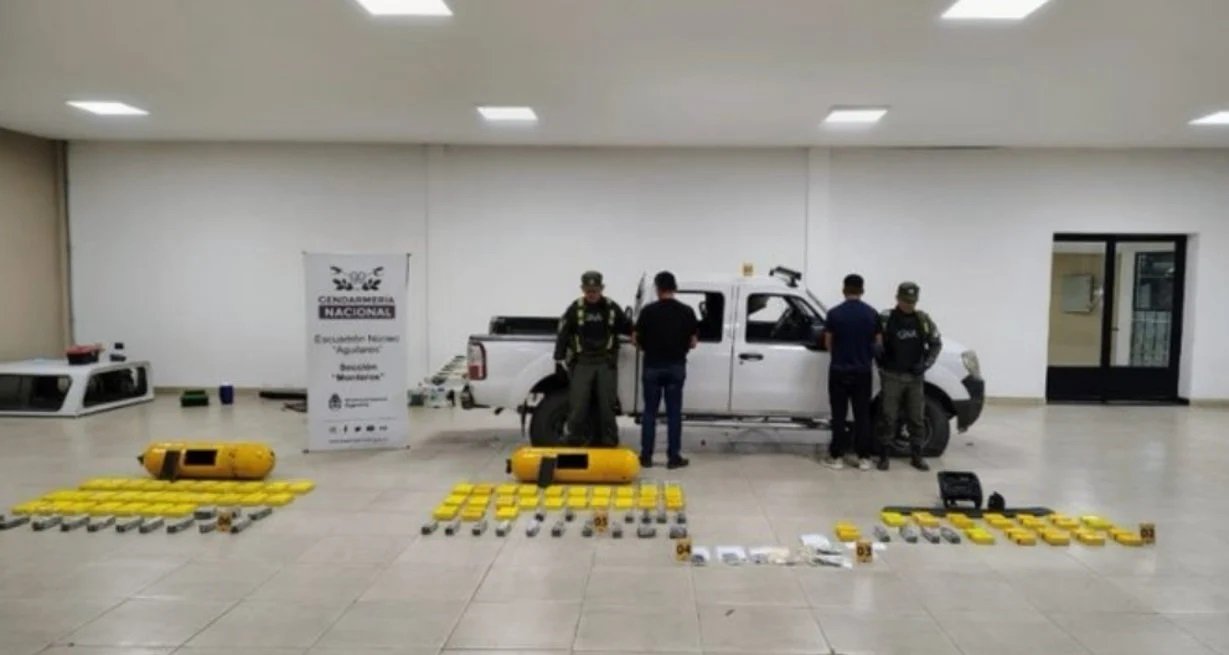 Un hombre y su sobrino transportaban 86 kilos de cocaína en tubos de GNC