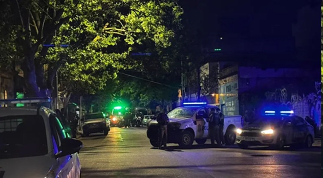 Tensión en el centro de La Plata por un hombre atrincherado en un hotel