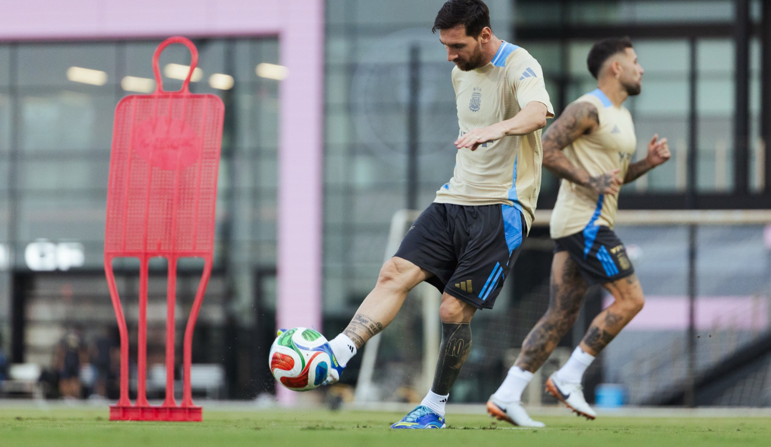 Scaloni, con todo listo: “Si está bien, Messi va a jugar”