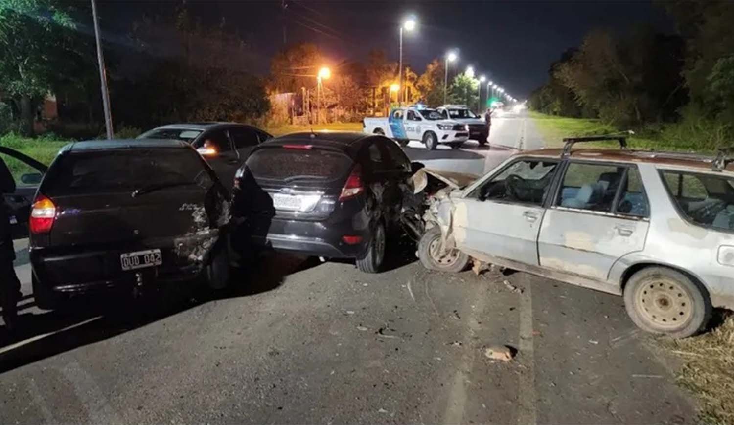 Fuerte choque en cadena en Arana dejó varios vehículos rotos