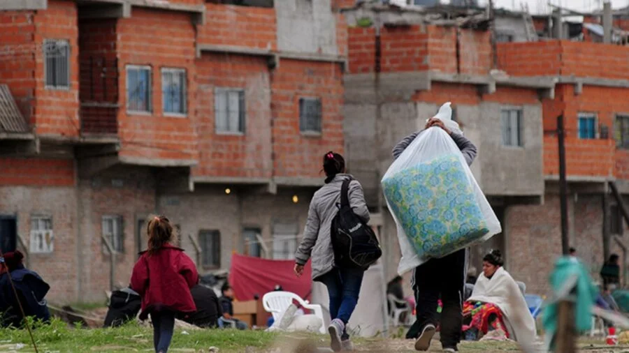 El día a día, una odisea en Argentina: Más de $1.100.000 por mes necesita una familia para no caer en la pobreza