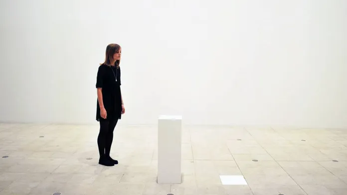 Una obra invisible vendida por 18.000 dólares desafía los límites del arte
