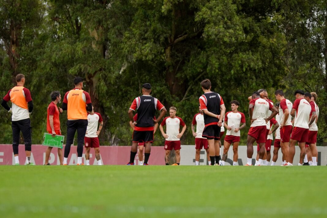  Estudiantes pone la mira en la Copa para la levantada
