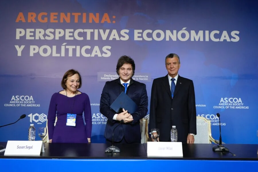 Milei promete a Estados Unidos que si gana en septiembre le pone “el último clavo al cajón del kirchnerismo”