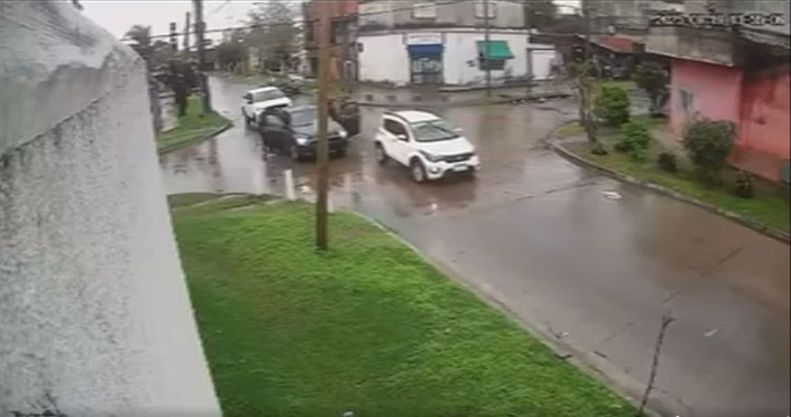 Violento asalto armado a una pareja: les robaron el auto