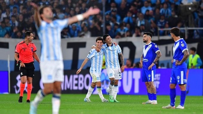 Costas le ganó el mano a mano a Guillermo y metió a Racing en semis