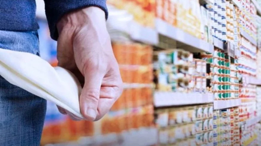 Era Milei: se desploma el poder de compra de los argentinos