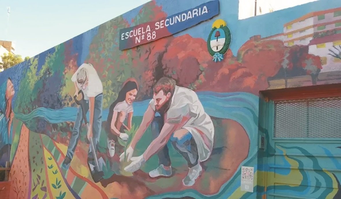 “A mi hijo le gatillaron”: tensión en una escuela de Villa Elisa