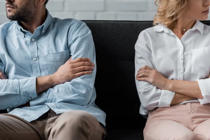 Mujer pide el divorcio porque ChatGPT «leyó» en el café que su marido la engañaba