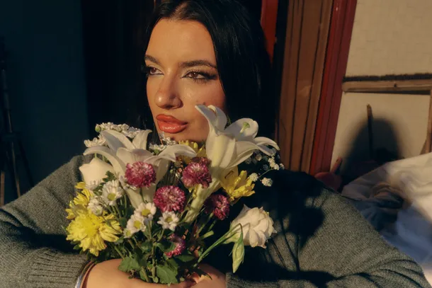 Luz Gaggi presenta “Flores”, una canción íntima que adelanta su nuevo álbum