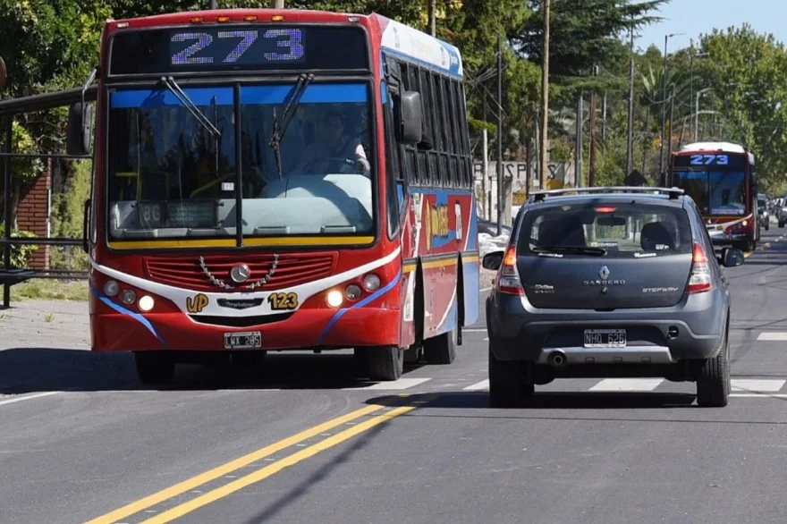 Golpe al bolsillo: subió el pasaje de micros en la región capital