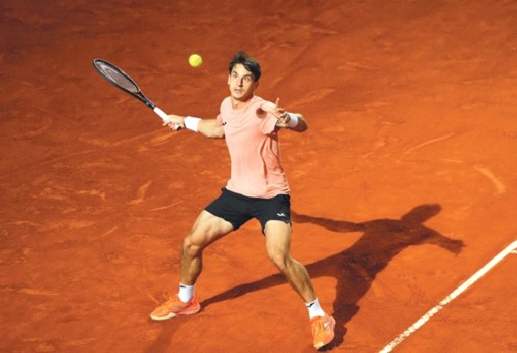 Tenis: Carabelli se destaca en el circuito