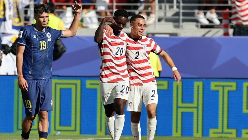 Estados Unidos fue mejor que Bosnia, sufrió cuando se quedó con uno menos pero ganó y está en los octavos del Mundial 2026