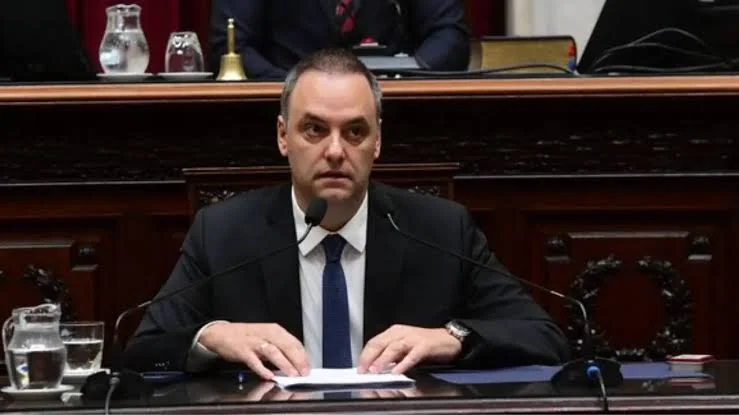 Investigan los gastos con tarjetas de crédito de Manuel Adorni en la causa por su patrimonio