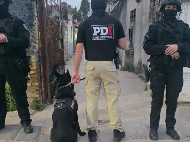 Rosario: policías disfrazados de repartidores desmantelaron un búnker narco antes de un partido del Mundial
