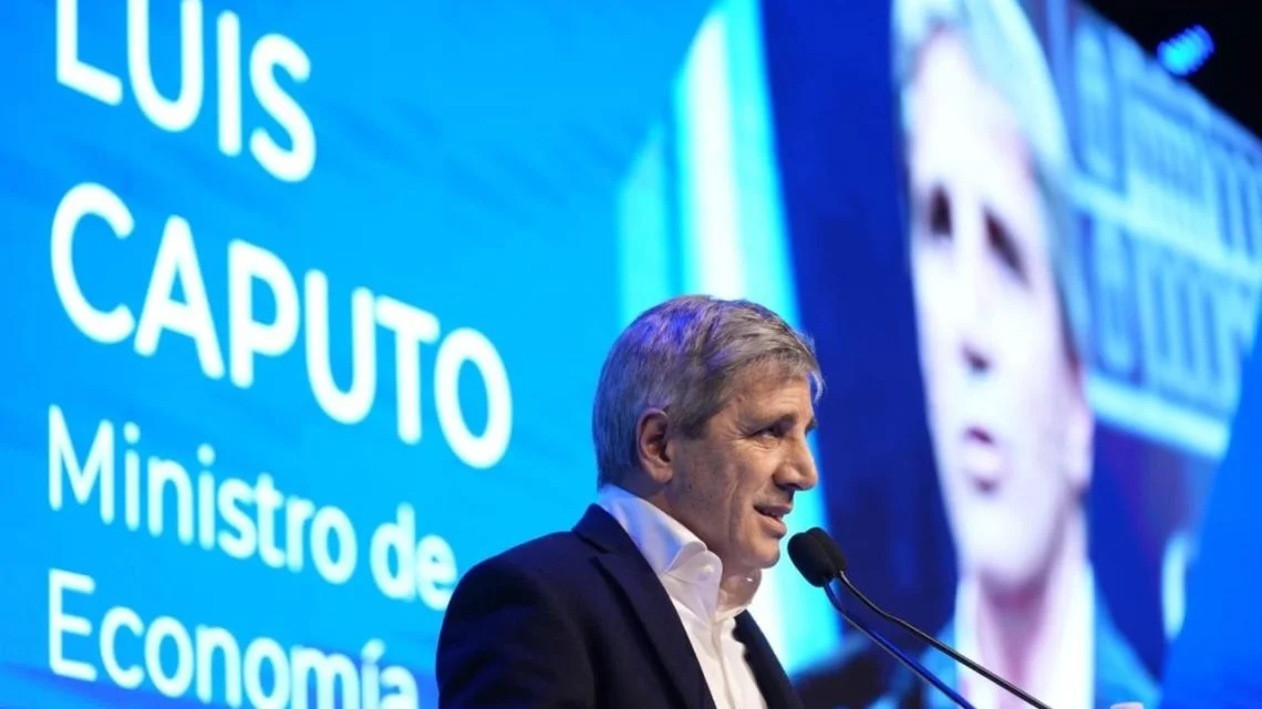 Caputo respaldó la reforma del Banco Central y aseguró que busca terminar con la inflación