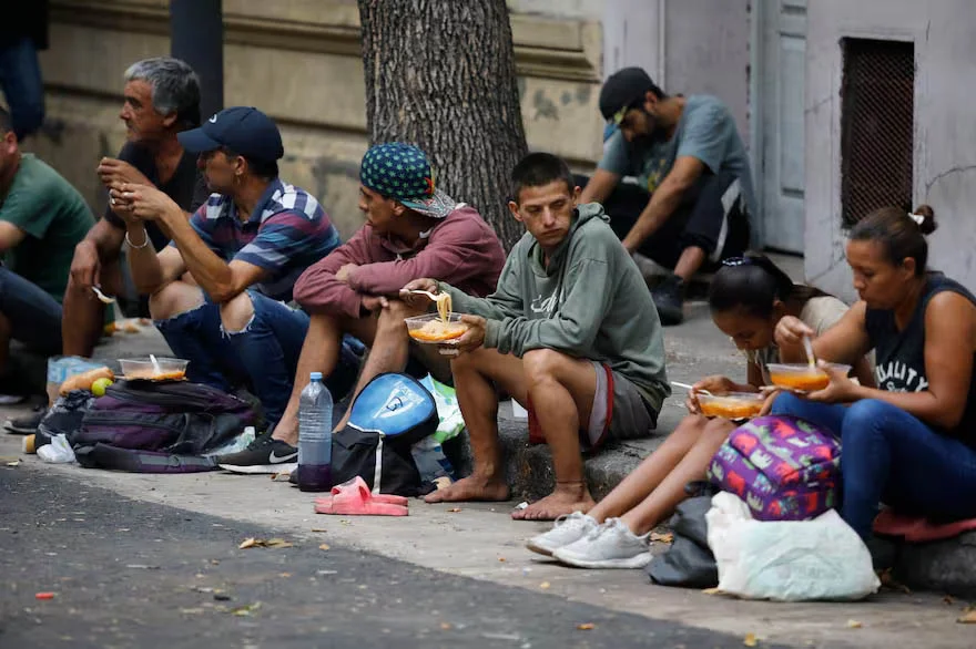 Alerta social: “Hay un millón de pobres más”