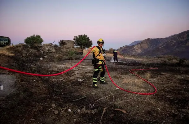 Detuvieron a un alcalde por su rol en un incendio intencional que arrasó con 120 hogares en julio