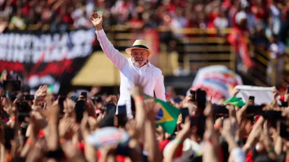 Lula lanzó su campaña con foco en soberanía y presupuesto militar