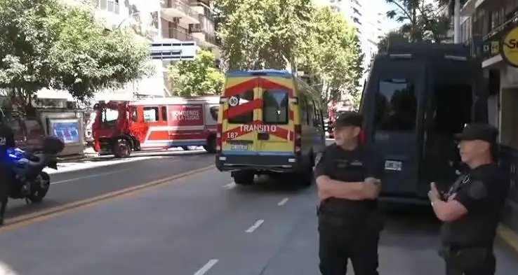 Tomó de rehén a su madre en plena Recoleta