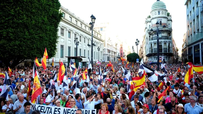 Multitudinarias protestas en toda España por la crisis migratoria en Ceuta y contra Pedro Sánchez