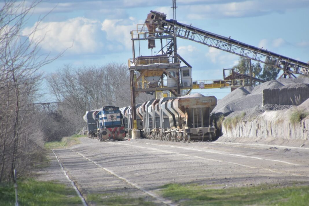 Mientras Milei habla del RIGI y el boom de la minería, en Olavarría siguen los despidos en las canteras