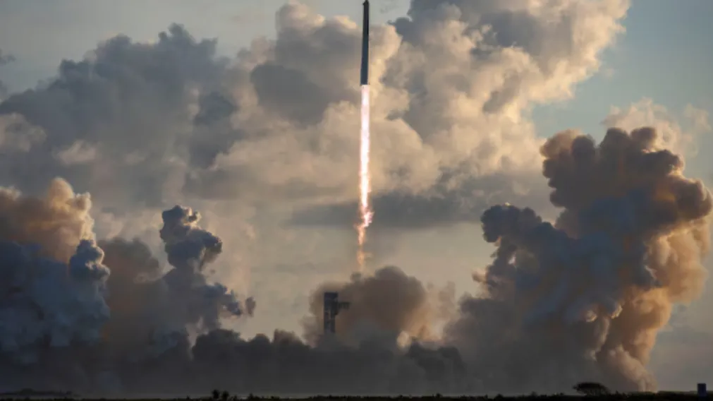 Starship alcanzó la órbita terrestre por primera vez y logró amerizar con éxito
