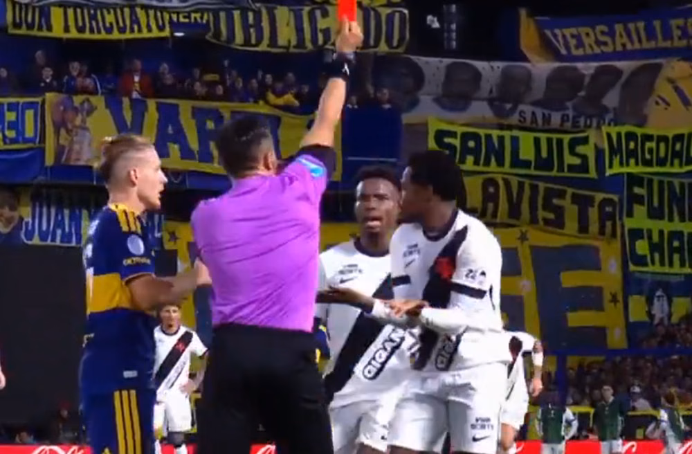 Insólita expulsión de un jugador de Vasco Da Gama ante Boca: dos amarillas en diez segundos, y protesta