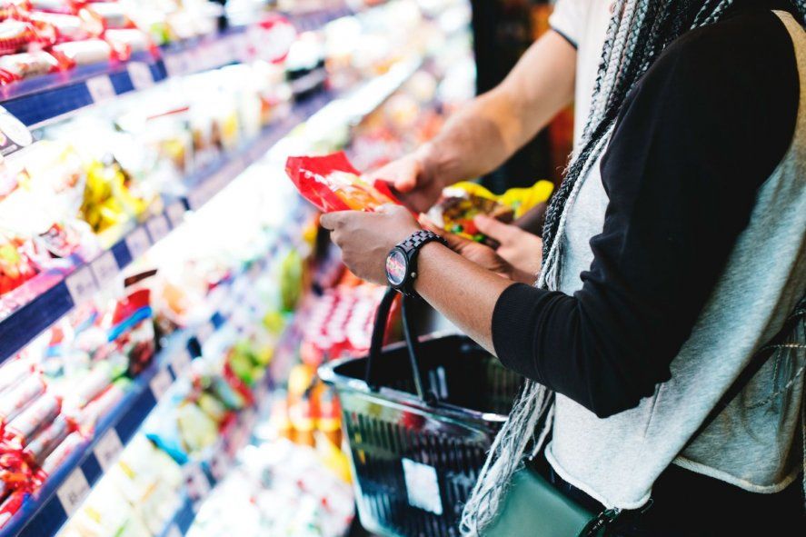El costo de criar a un hijo volvió a superar a la inflación: cuánto aumentó según el INDEC
