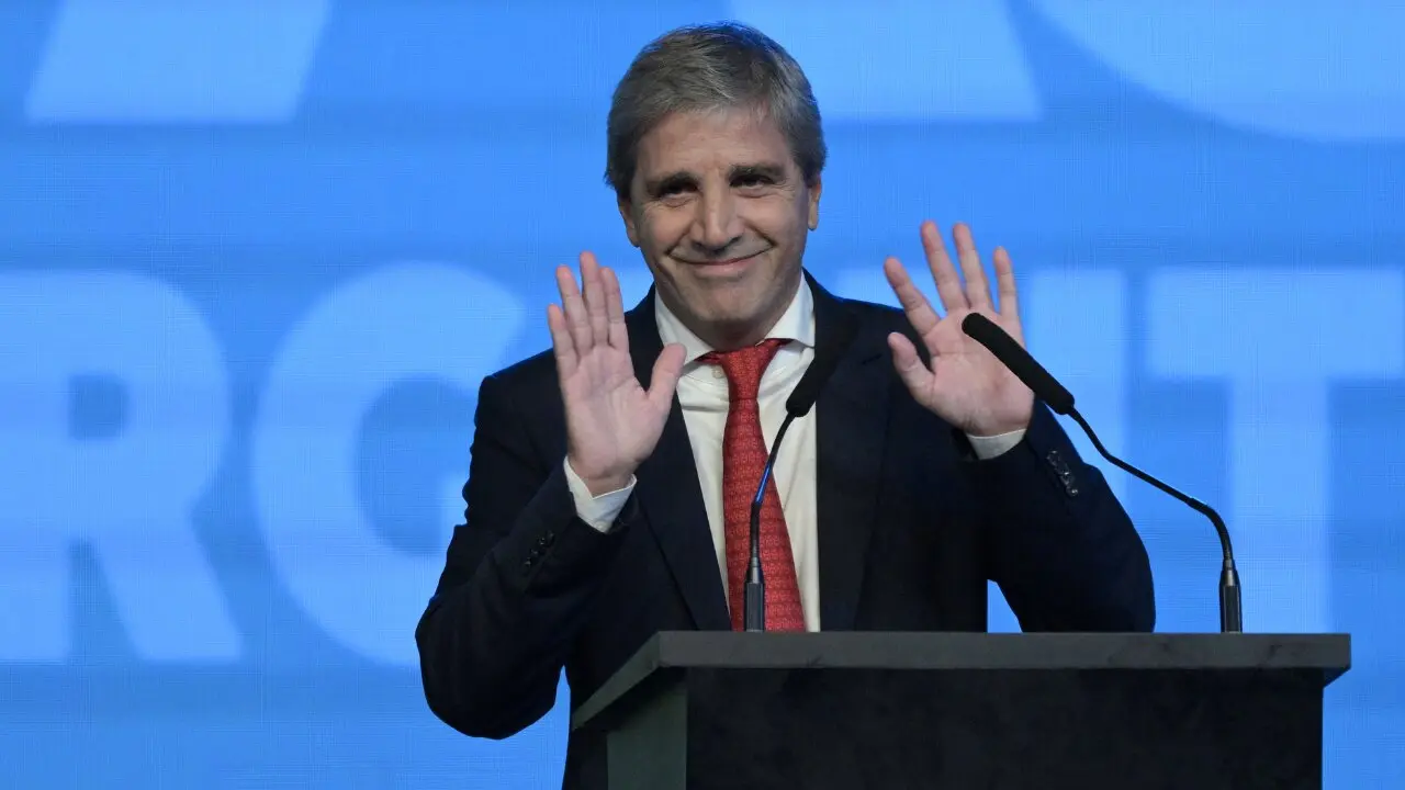 Caputo sacó pecho: “Argentina tiene un excedente de dólares”