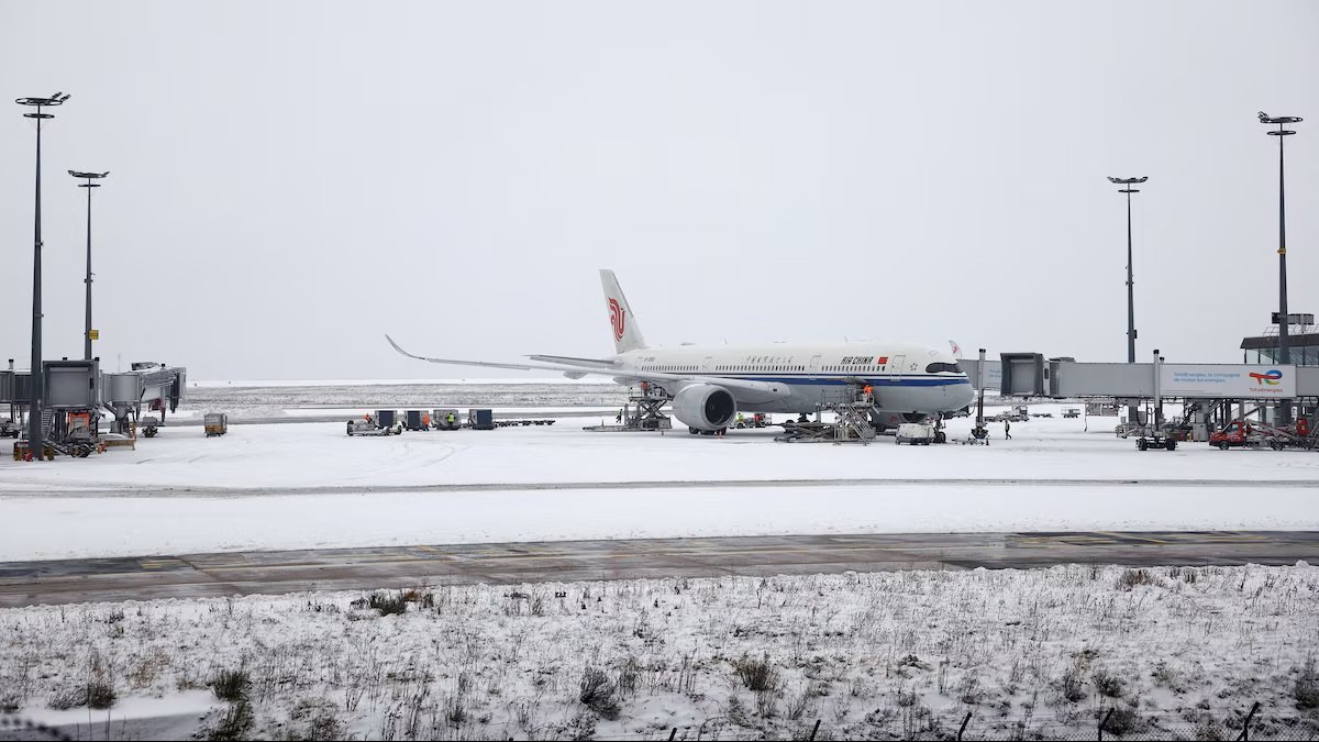 Cancelaci&oacute;n masiva de vuelos por nevadas en Europa