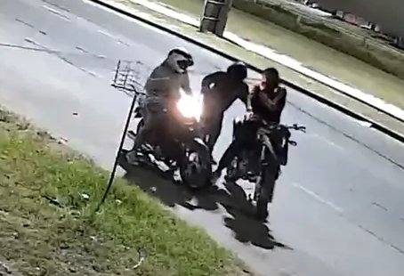 Motochorros armados vuelven a golpear en La Plata y crece la alarma por el robo de motos