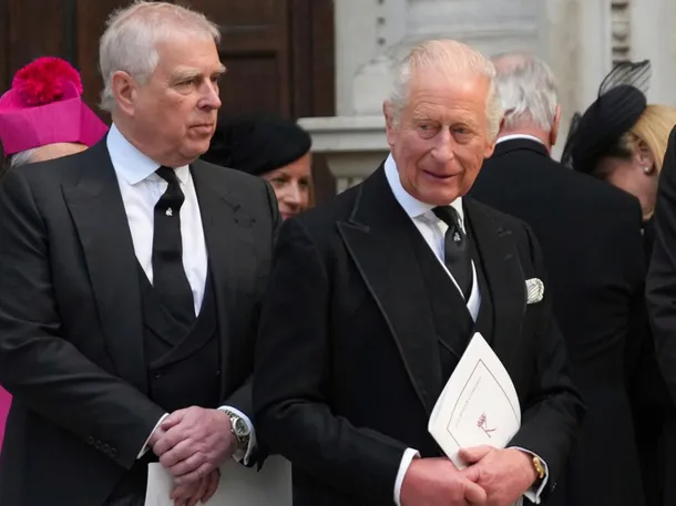 Caso Jeffrey Epstein: el Rey Carlos III le solt&oacute; la mano al Pr&iacute;ncipe Andr&eacute;s