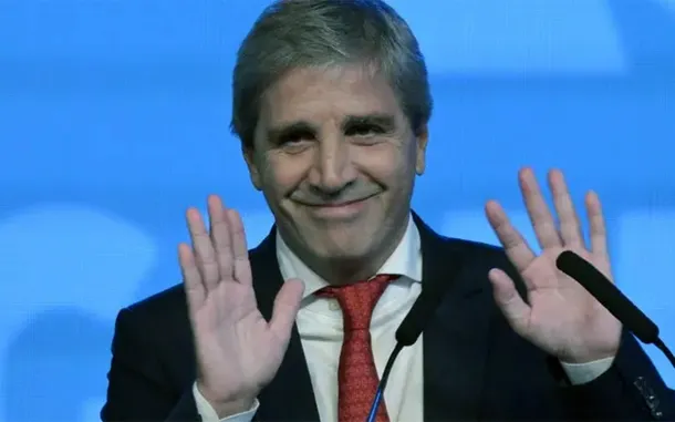 Denunciaron penalmente a Luis Caputo por supuesta manipulaci&oacute;n de los n&uacute;meros del INDEC