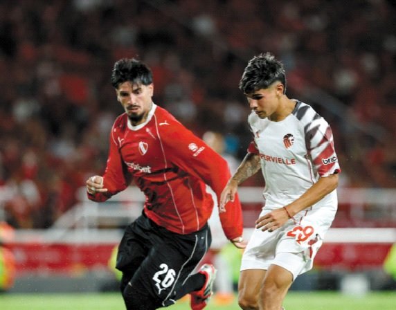 En un partido cambiante, Estudiantes no supo aprovechar las ventajas y empat&oacute; en Avellaneda