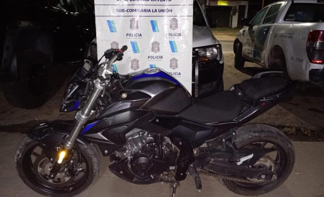 Escapaban de la Polic&iacute;a y chocaron de frente contra un patrullero